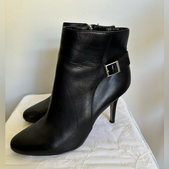 WHITE HOUSE BLACK MARKET leather booties size 8 1/2 - Picture 4 of 10